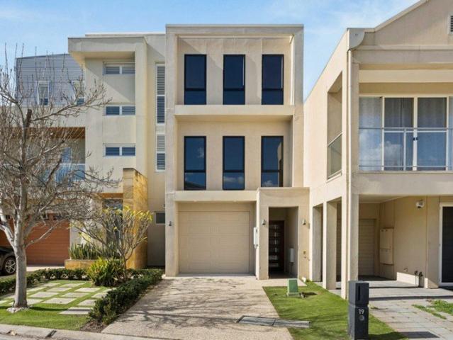 Lakeside Living in the Heart of Mawson Lakes