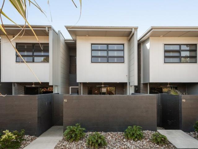 LAKESIDE LIVING IN THE HEART OF NORTH LAKES