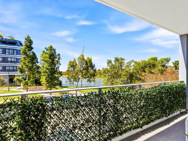 Lakeside Living with Convenience