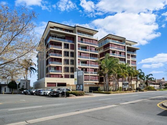 Lakeside Living With Coastal & Cosmopolitan Convenience On Call