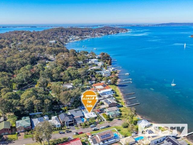 Lakeside Living with Cottage Charm