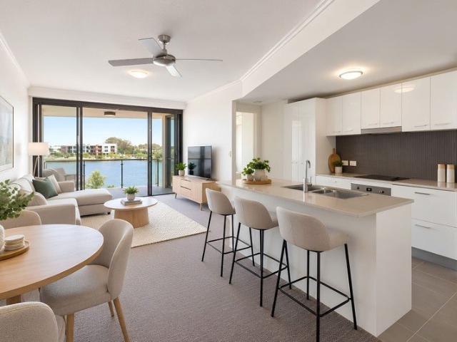 Lakeside Living with Effortless Style