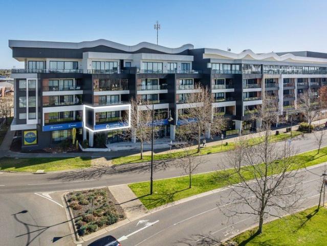Lakeside Living with Stunning Views in the Heart of Caroline Springs