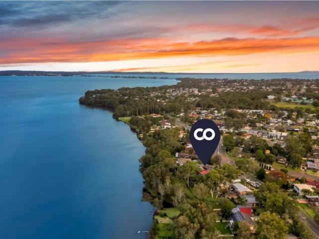 LAKESIDE LIVING WITH STUNNING WATER VIEWS