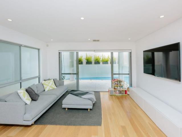 Lakeside Living UNFURNISHED 6 MONTH ONLY LEASE