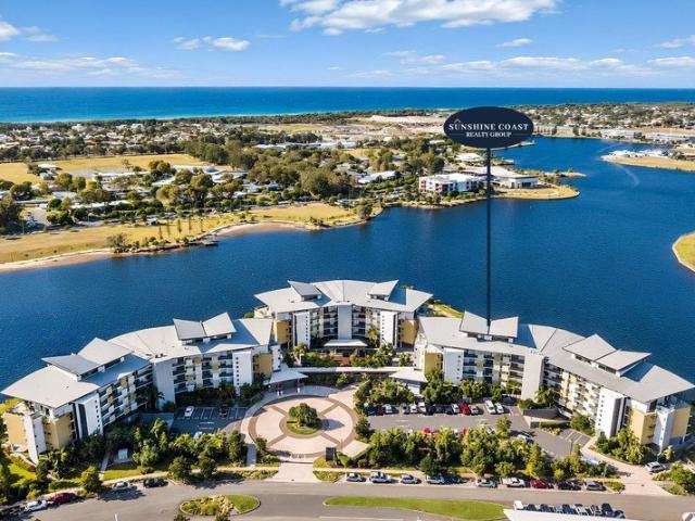 Spacious apartment with expansive lake views