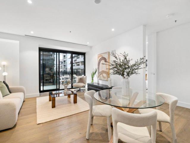Lakeside Luxury at Arthur Apartments
