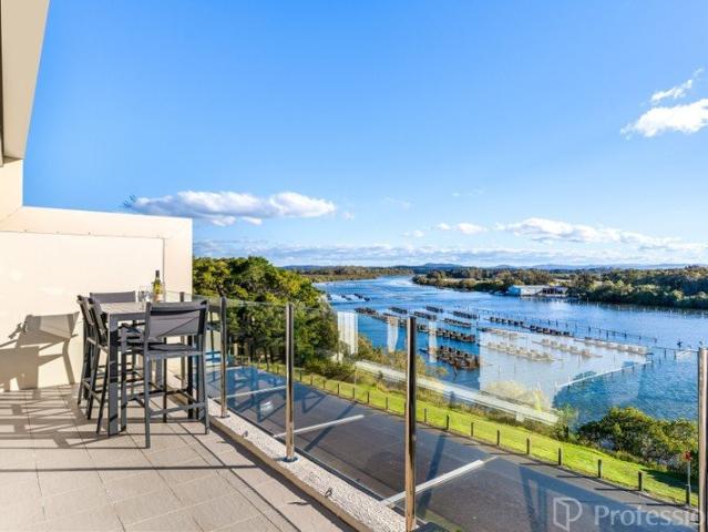 Lakeside Luxury at 'Regatta'