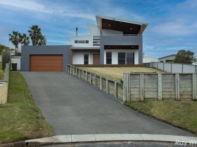 Lakeside Luxury in Unbeatable Location