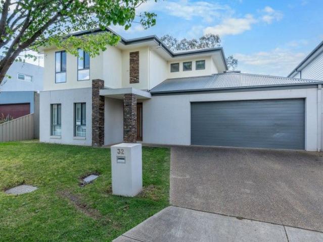 Lakeside Luxury with Space, Style & Spectacular Views