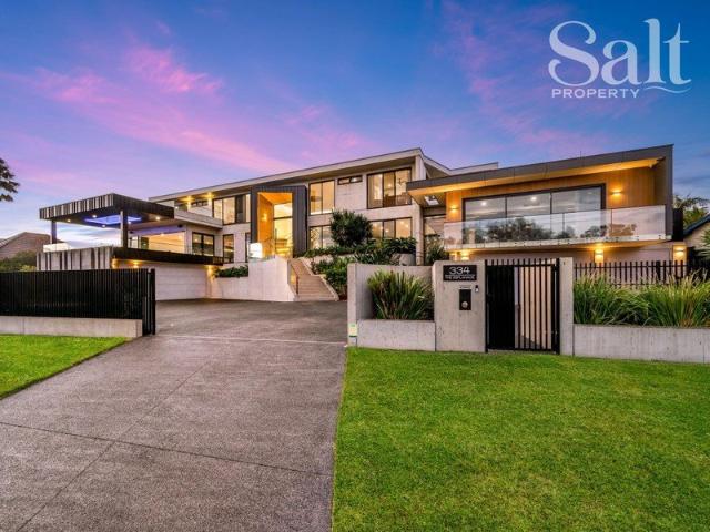 Lakeside masterpiece offers luxury living & five star resort entertaining