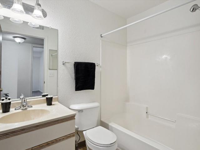 Lakeside Park 2 Bedroom Apartment for Rent at 46275 Lakeside Park Dr, Utica, MI 48315 Utica