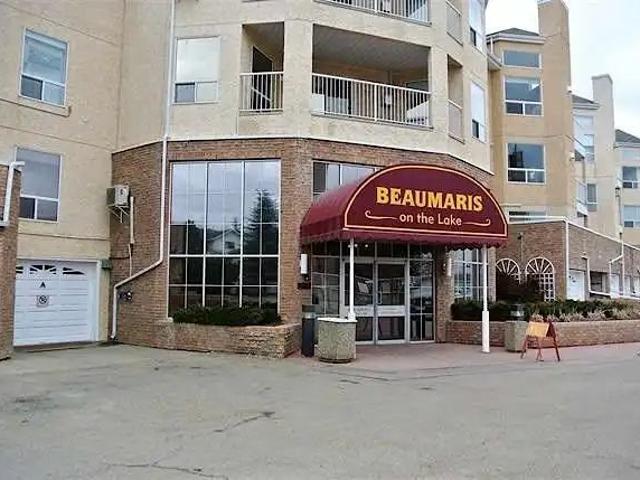 Lakeside Penthouse Living: Expansive 1 Bedroom in Beaumaris + Adults Only — 1 Bedroom Condo Unit