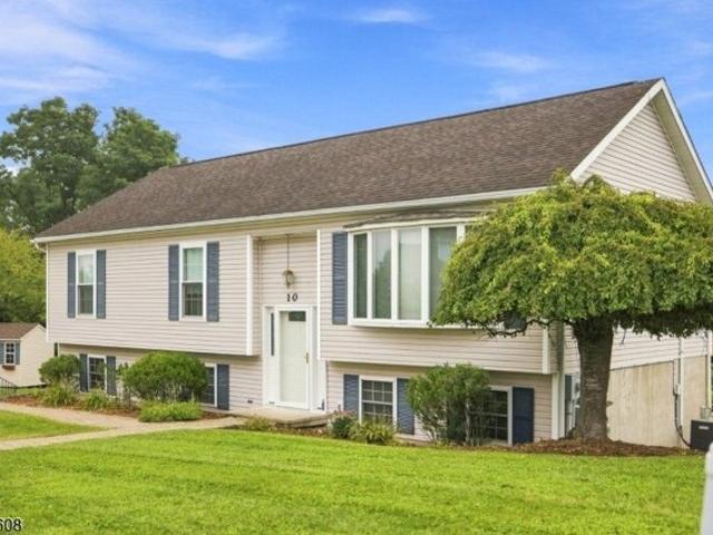 Lakeview Ter, Sussex, Home For Sale