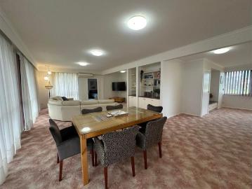 Lakeview Living in a Fully Furnished Three‑Bedroom Retreat