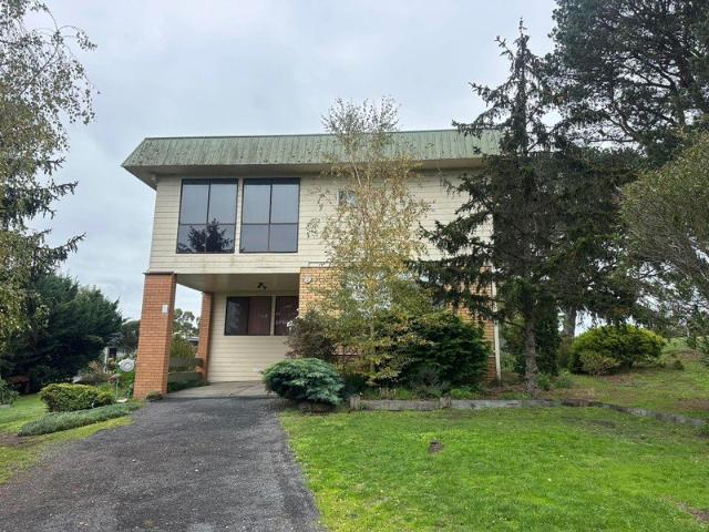 Lakeview Living in a Fully Furnished ThreeBedroom Retreat