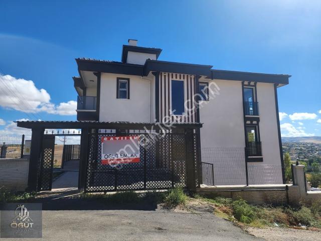 Lalahan İstasyonda 3 Katlı Full Yapılı Bağımsız Manzaralı Villa