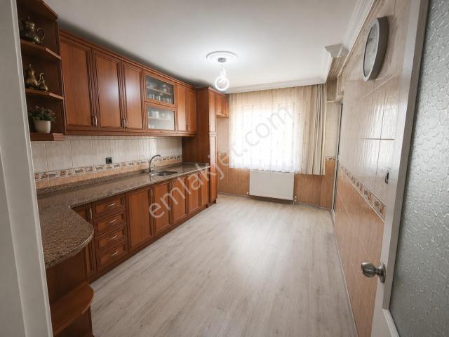 Lalapaşa Mahallesinde Geniş 3+1 Kiralık Daire
