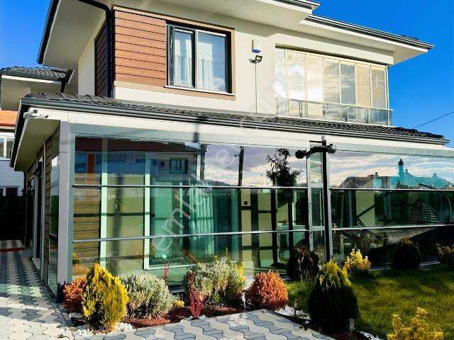Lalebahçe İlerisi Tokalı Cd. 4.5+1 Kış Bahçeli Müstakil Villa