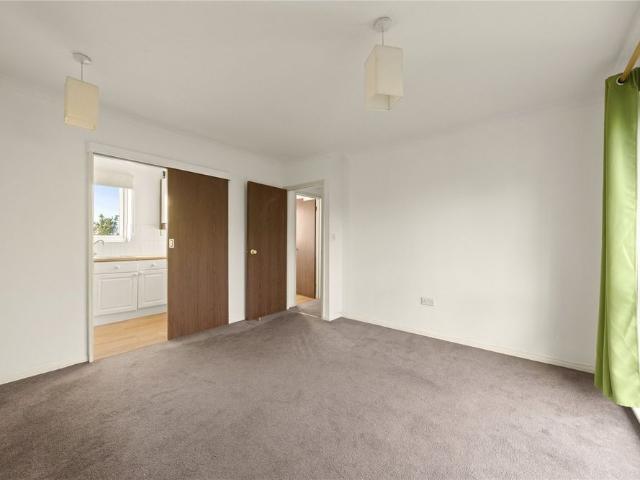 Laleham Road, Shepperton, Surrey, TW17 flat to rent