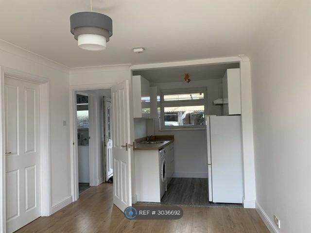 Laleham Road, Staines Upon Thames TW18, 1 bed flat to rent, £1,050 pcm | PrimeLocation