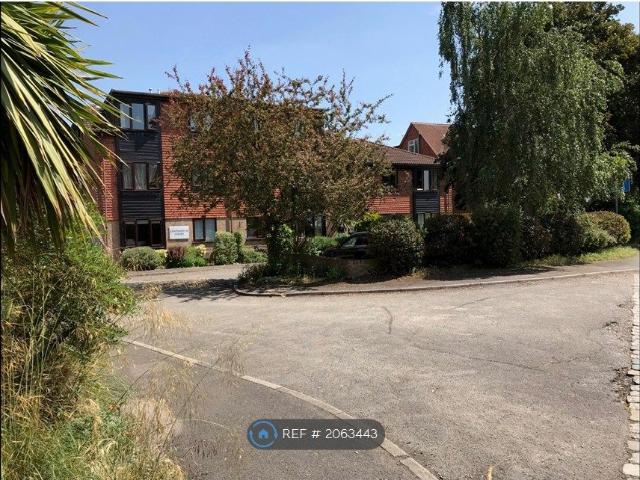 Laleham Road, Staines Upon Thames TW18, 1 bed flat to rent, £1,250 pcm | PrimeLocation