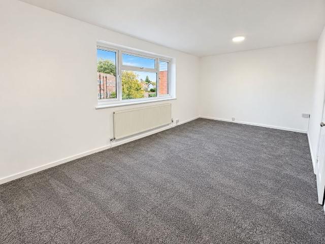 Laleham Road, Staines Upon Thames TW18, 2 bed flat to rent, £1,400 pcm | PrimeLocation