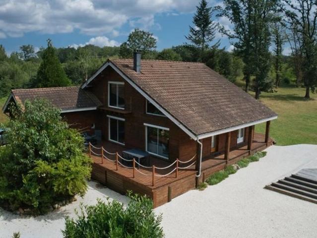 LALINDE, SUPERBE ENSEMBLE IMMOBILIER RÉNOVÉ, SITUÉ DANS UN ENVIR