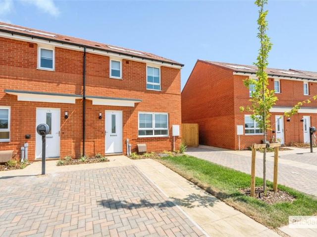 Lapwing Heights, Bosham, Chichester. 3 bed end of terrace house to rent £1,800 pcm £415 pw