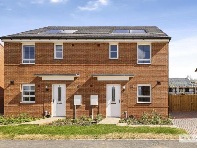 Lapwing Heights, Bosham, Chichester. 3 bed semi detached house to rent £1,800 pcm £415 pw