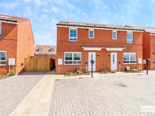 Lapwing Heights, Bosham, Chichester. 3 bed semi detached house to rent £1,800 pcm £415 pw