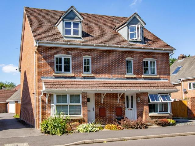 Lapwing Way, Four Marks, Alton. 4 bed townhouse to rent £2,000 pcm £462 pw