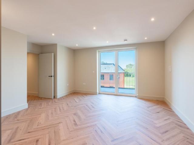 Lapidge Drive, London SW17 2 bed flat to rent £3,000 pcm £692 pw