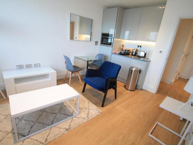 Laporte Way, Luton, LU4 1 bed apartment to rent £950 pcm £219 pw