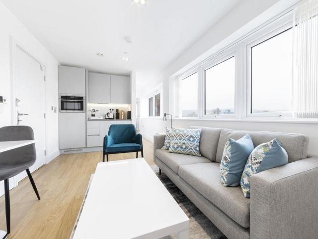 Laporte Way, Luton LU4 1 bed flat to rent £1,075 pcm £248 pw