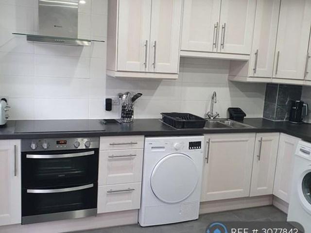 Larwood Place, Oldbrook, Milton. 1 bed in a house share to rent £720 pcm £166 pw
