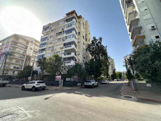 Lara Merkezde Site İçi Mimari Tasarım 3+1 Ara Kat Satılık Daire