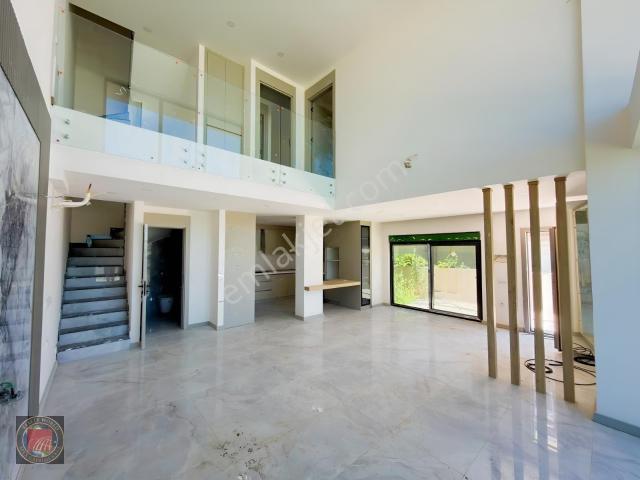Lara Güzeloba'da 4 Banyolu Müstakil Havuzlu Sıfır Triplex Villa!