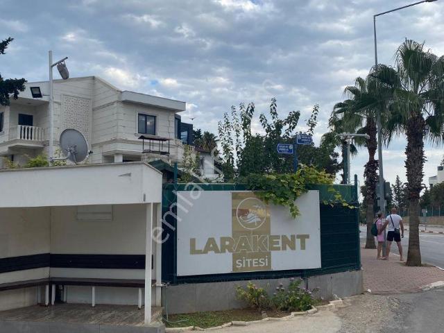 Lara Kent Sitesi'nde Kiralık 6+1 Müstakil Villa / Zu Vermieten