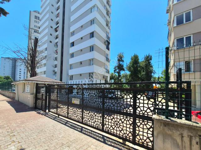 Larada Havuzlu Site İçinde Temiz Eşyalı Kiralık 1+1
