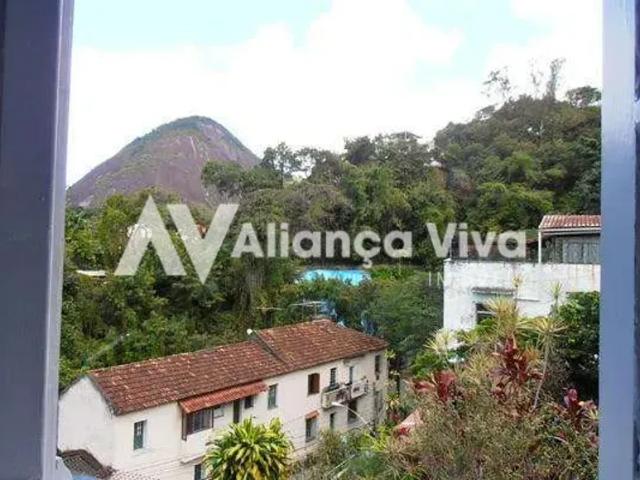 Laranjeiras | Casa 9 quartos, sendo 2 suites