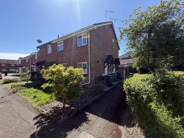 Larch Close, Aylesbury HP20, 1 bed terraced house to rent, £1,150 pcm | PrimeLocation