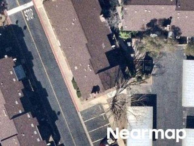 Larchmont Square Ln