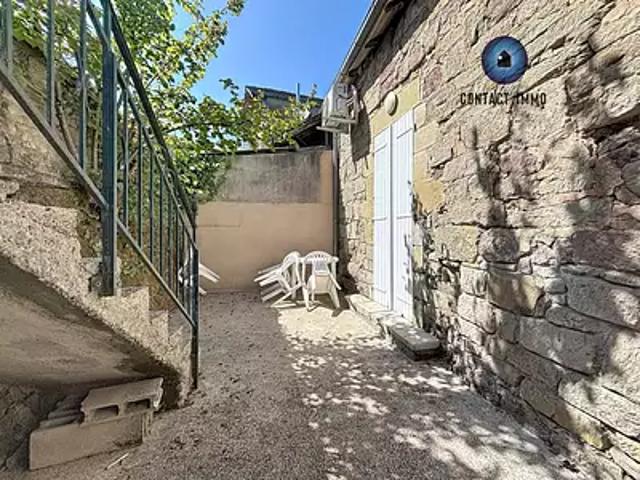 Larche 19600 Location appartement 2 pièces t2 terrasse