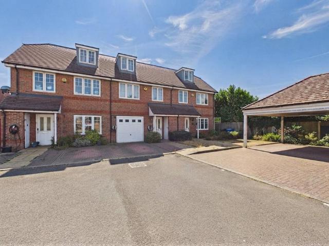 Larchfield Road, Maidenhead. 4 bed semi detached house to rent £2,750 pcm £635 pw