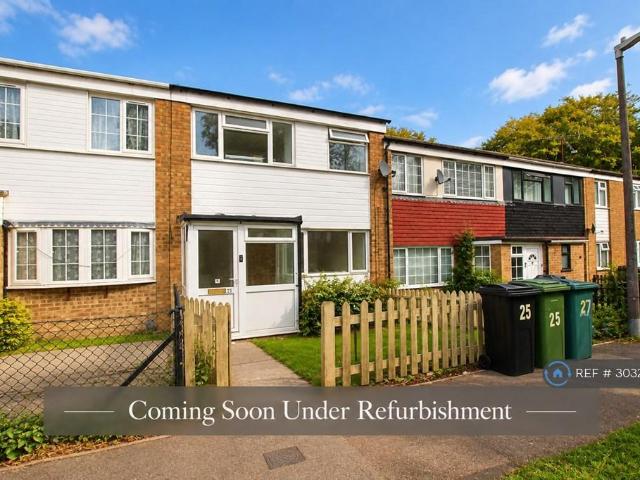 Larchwood Close, Chatham, ME5 3 bed terraced house to rent £1,500 pcm £346 pw
