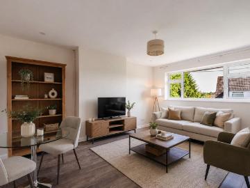 Larchwood Gardens, Brentwood, CM15 2 bed maisonette to rent £1,700 pcm £392 pw