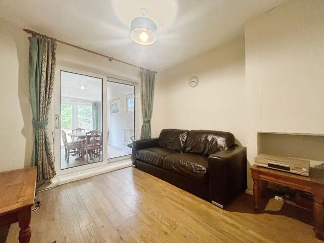 Larchwood Drive, Englefield Green, Egham, Surrey, TW20 0SH