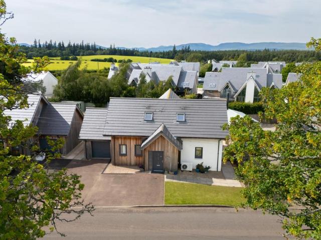 Larchwood House, Tullibardine. 4 bed house to rent £2,000 pcm £462 pw