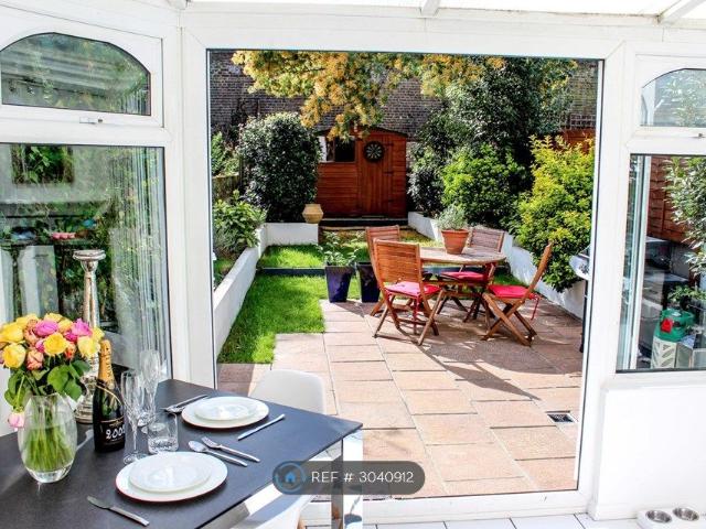 Larden Road, London W3, 1 bed flat to rent, £1,950 pcm | PrimeLocation